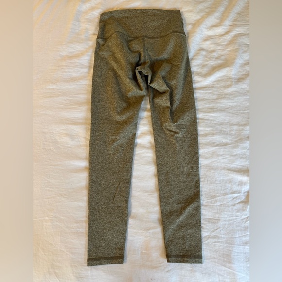 El Toro 25” Fleo Leggings in Stone Grey - Picture 2 of 4